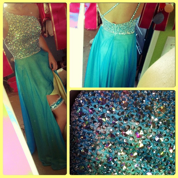 Mori Lee prom dress - Picture 3 of 5